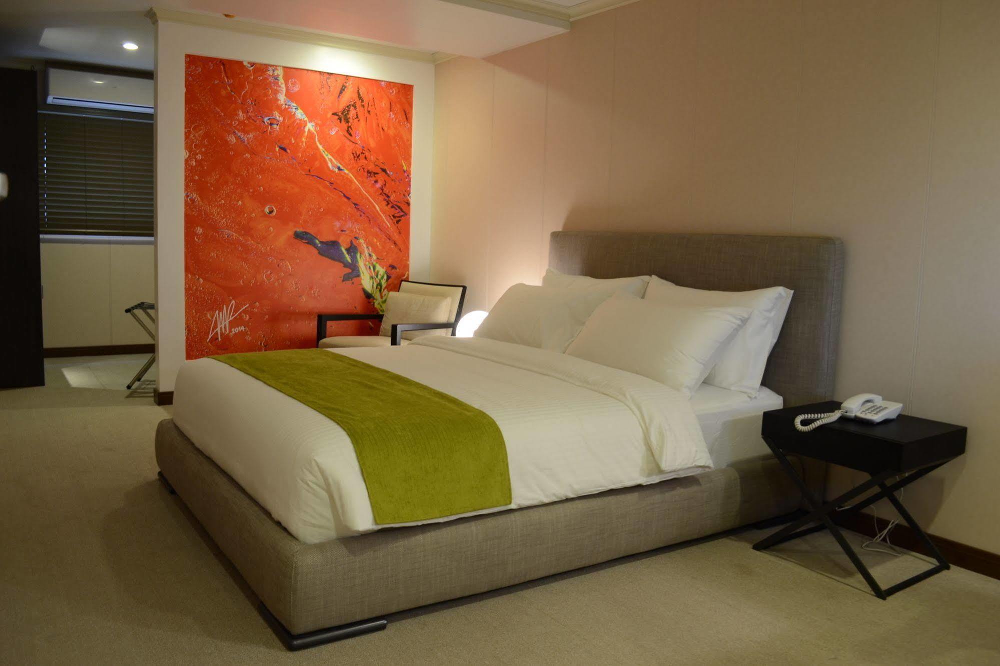 Green Sun Hotel Makati City Екстериор снимка