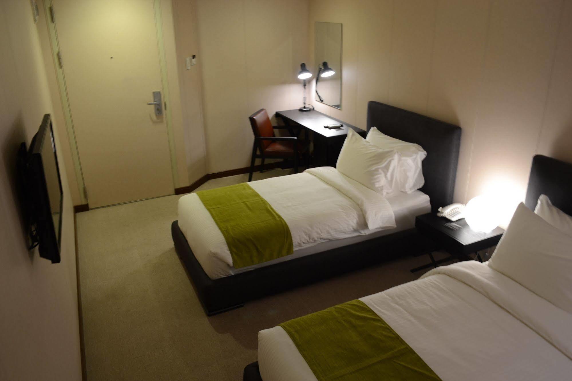 Green Sun Hotel Makati City Екстериор снимка