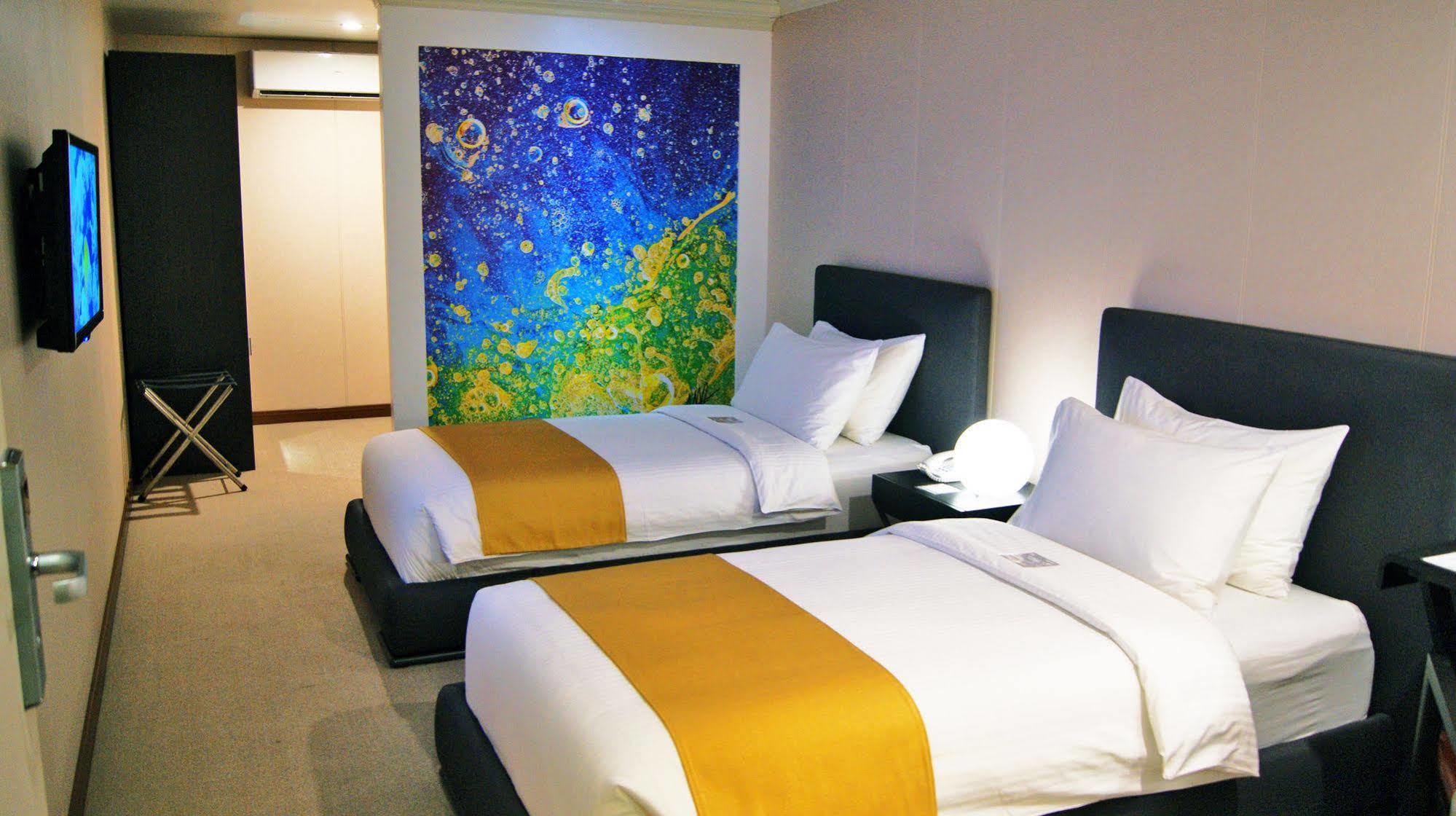 Green Sun Hotel Makati City Екстериор снимка